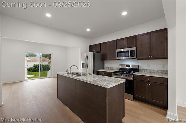 27828 Groveland Street, Madison Heights, MI 48071