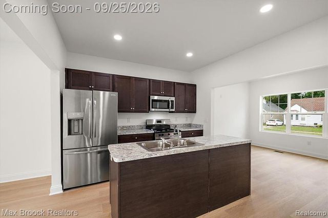 27828 Groveland Street, Madison Heights, MI 48071