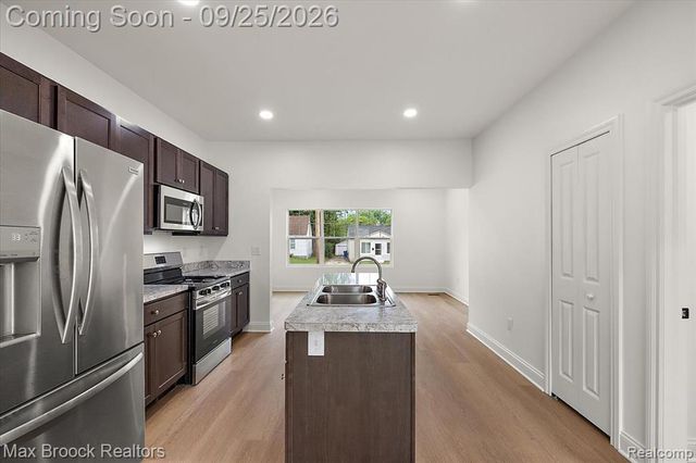 27828 Groveland Street, Madison Heights, MI 48071