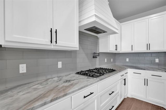 2704 Woodlawn Court, Shawnee, OK 74804