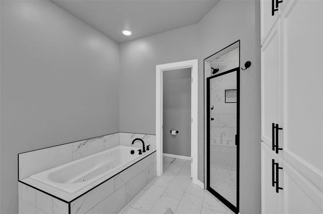 2704 Woodlawn Court, Shawnee, OK 74804