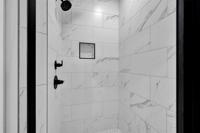 2704 Woodlawn Court, Shawnee, OK 74804