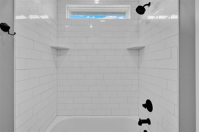 2704 Woodlawn Court, Shawnee, OK 74804