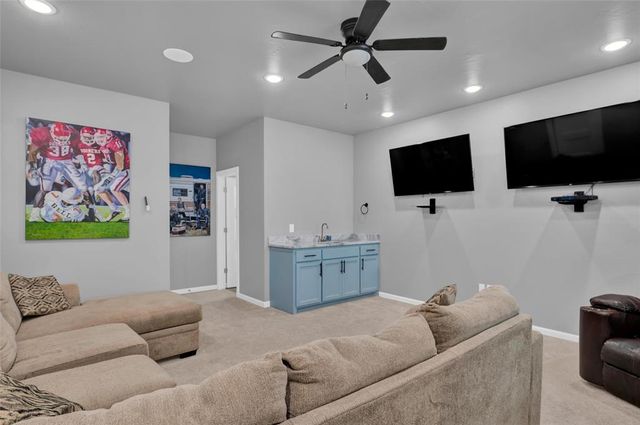 2704 Woodlawn Court, Shawnee, OK 74804