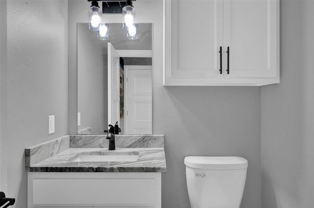 2704 Woodlawn Court, Shawnee, OK 74804