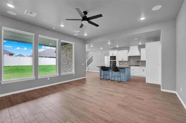 2704 Woodlawn Court, Shawnee, OK 74804