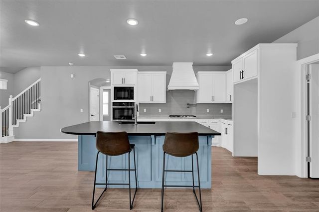 2704 Woodlawn Court, Shawnee, OK 74804