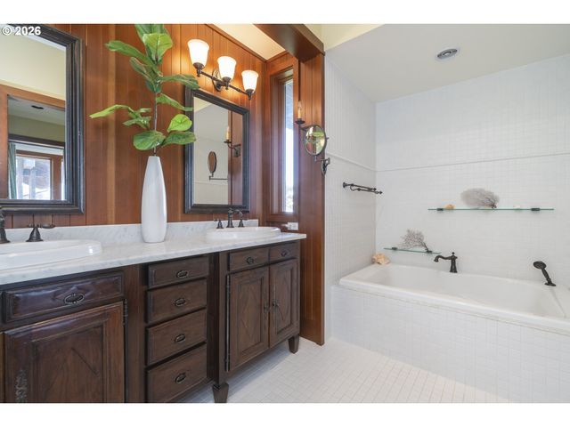 7850 BROOTEN MOUNTAIN Loop, Pacific City, OR 97135