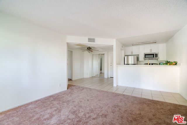 7640 Oso Avenue 217, Winnetka (los Angeles), CA 91306