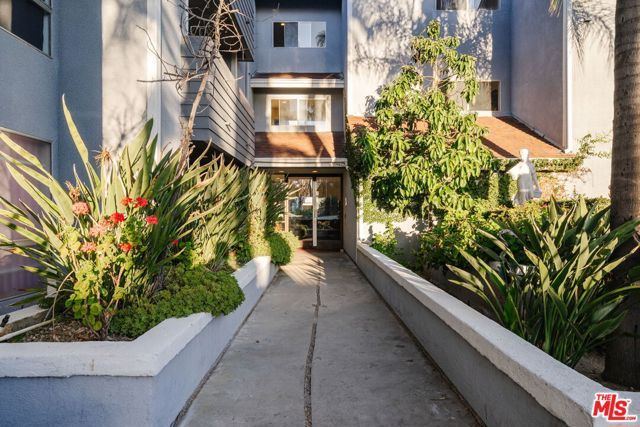 7640 Oso Avenue 217, Winnetka (los Angeles), CA 91306