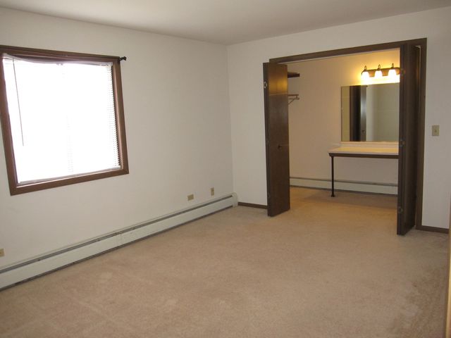 428 Cavalier Court 4, West Dundee, IL 60118