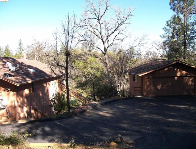 21076 Hillcroft Dr., Groveland, CA 95321