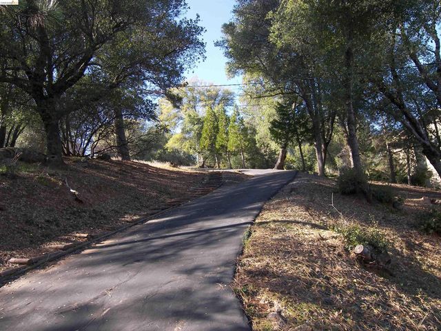 21076 Hillcroft Dr., Groveland, CA 95321