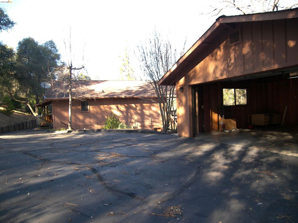 21076 Hillcroft Dr., Groveland, CA 95321