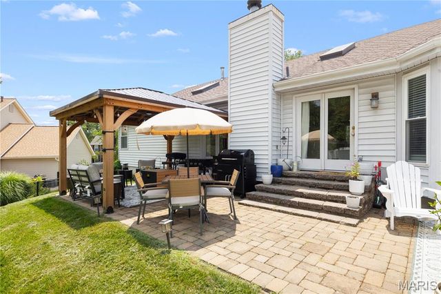 418 Fox Lair Drive, St Charles, MO 63303