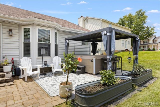 418 Fox Lair Drive, St Charles, MO 63303