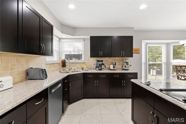 418 Fox Lair Drive, St Charles, MO 63303