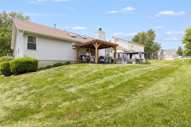 418 Fox Lair Drive, St Charles, MO 63303