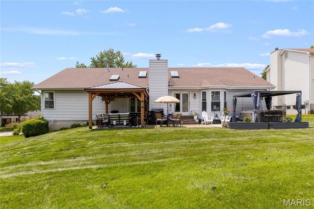 418 Fox Lair Drive, St Charles, MO 63303