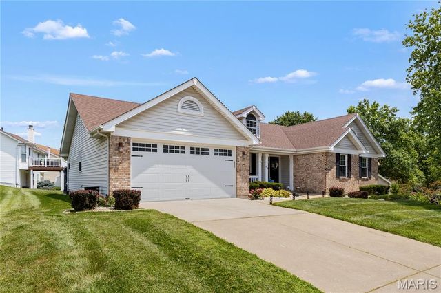 418 Fox Lair Drive, St Charles, MO 63303