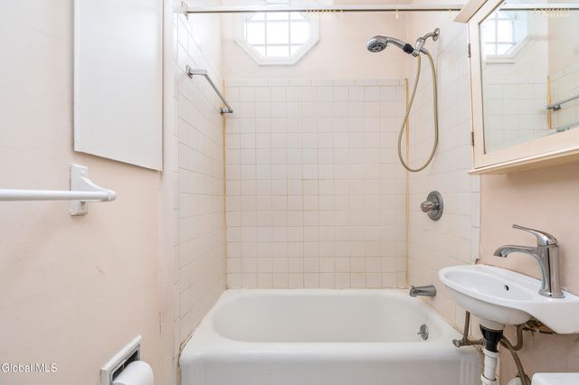 18 Fairlawn Avenue, Albany, NY 12203