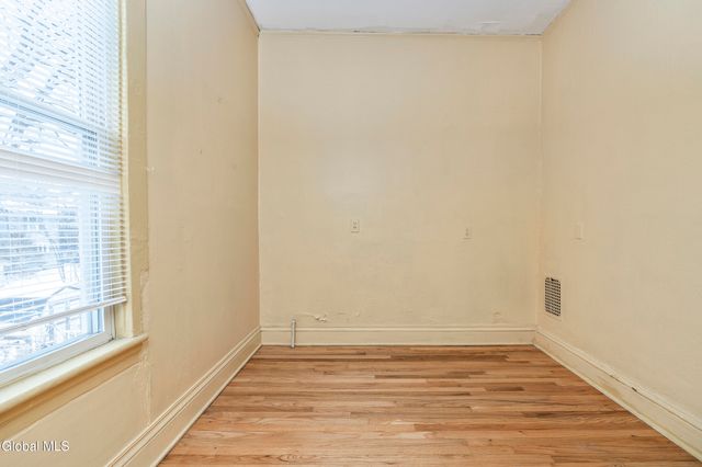 18 Fairlawn Avenue, Albany, NY 12203