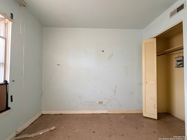 4827 Newcome, San Antonio, TX 78229