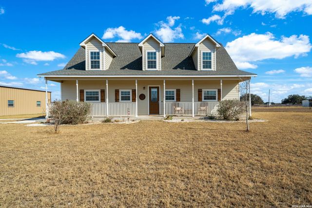 932 County Road 761, Devine, TX 78016