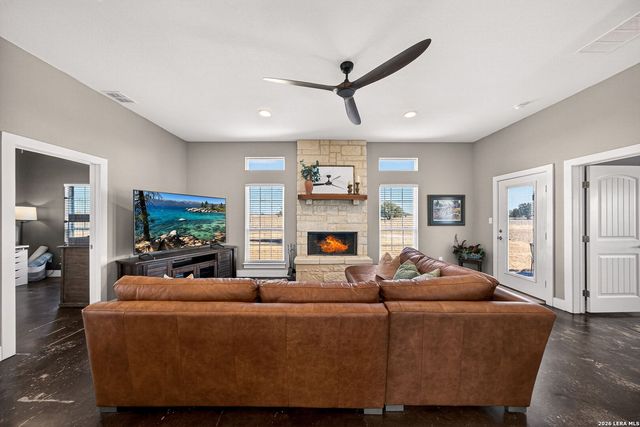 932 County Road 761, Devine, TX 78016