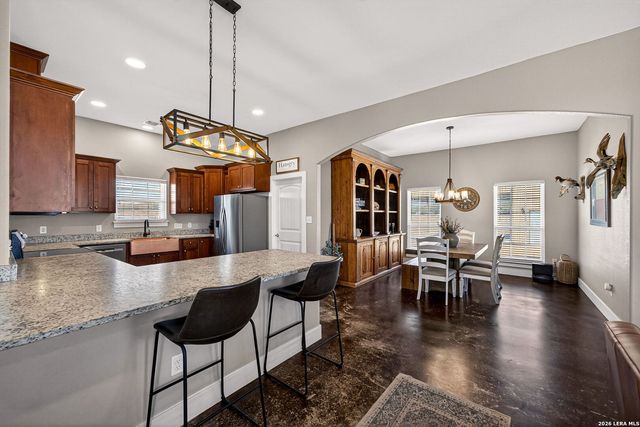 932 County Road 761, Devine, TX 78016