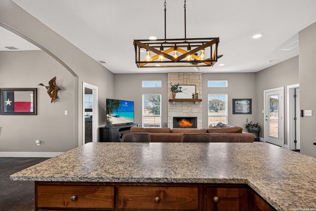 932 County Road 761, Devine, TX 78016