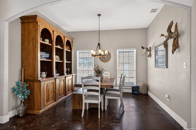 932 County Road 761, Devine, TX 78016