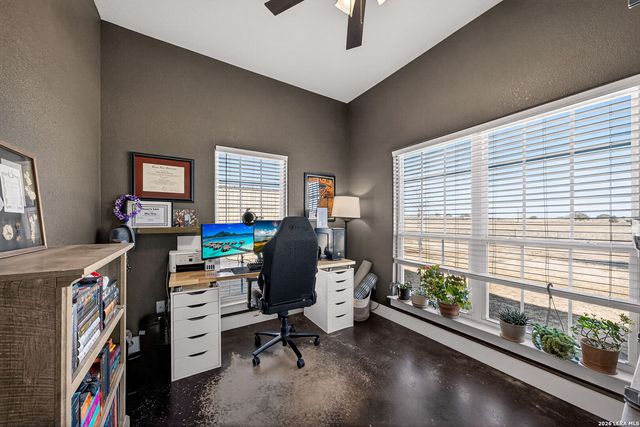 932 County Road 761, Devine, TX 78016