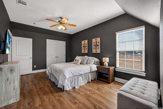 932 County Road 761, Devine, TX 78016