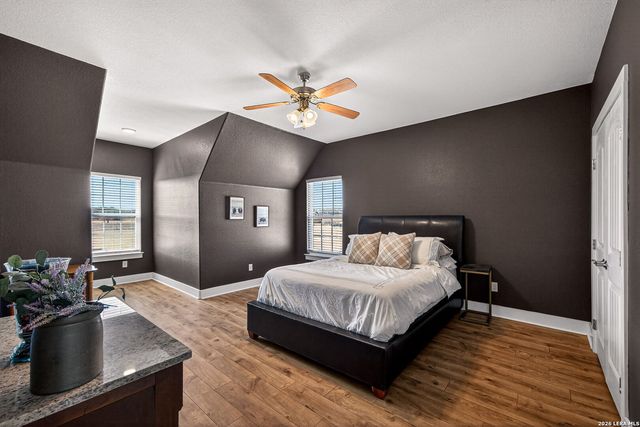 932 County Road 761, Devine, TX 78016