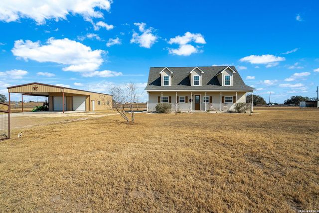 932 County Road 761, Devine, TX 78016