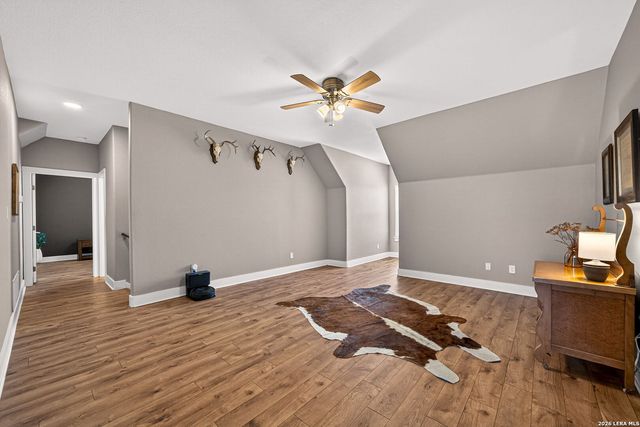 932 County Road 761, Devine, TX 78016