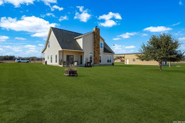 932 County Road 761, Devine, TX 78016