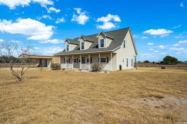 932 County Road 761, Devine, TX 78016