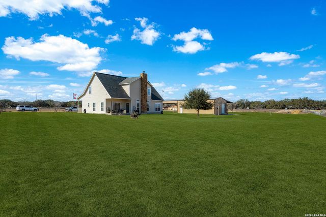 932 County Road 761, Devine, TX 78016