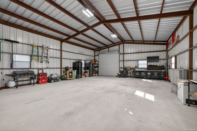 932 County Road 761, Devine, TX 78016