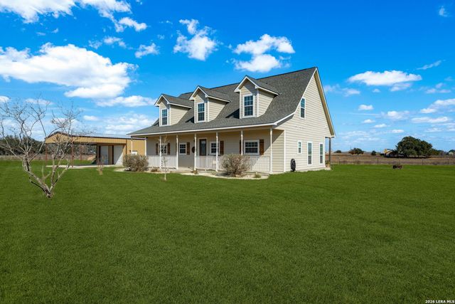 932 County Road 761, Devine, TX 78016