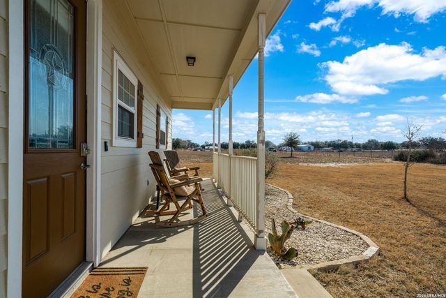 932 County Road 761, Devine, TX 78016