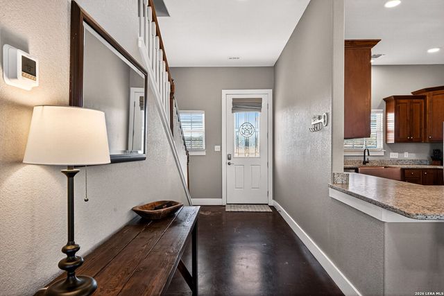 932 County Road 761, Devine, TX 78016