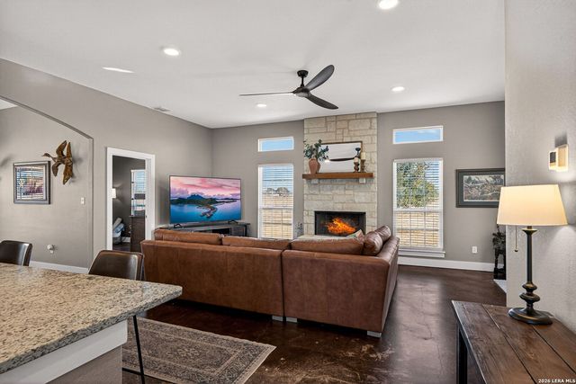 932 County Road 761, Devine, TX 78016