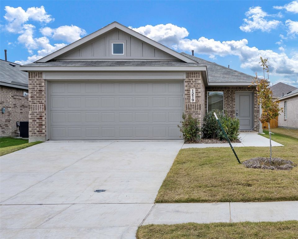 1219 Falcon Heights Drive, Forney, TX 75126