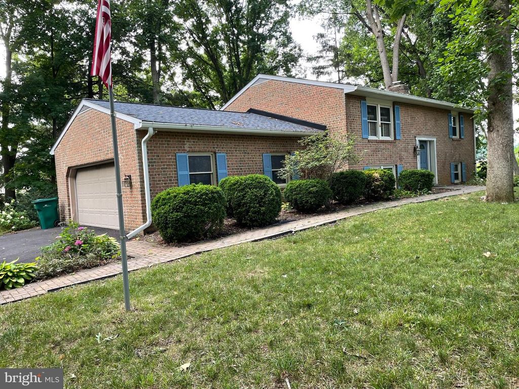 18309 WOODSIDE DR, Hagerstown, MD 21740