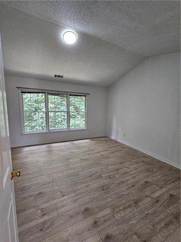 2260 Eagle Nest Bluff, Lawrenceville, GA 30044