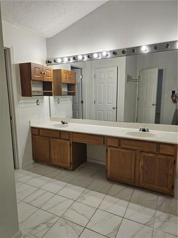 2260 Eagle Nest Bluff, Lawrenceville, GA 30044