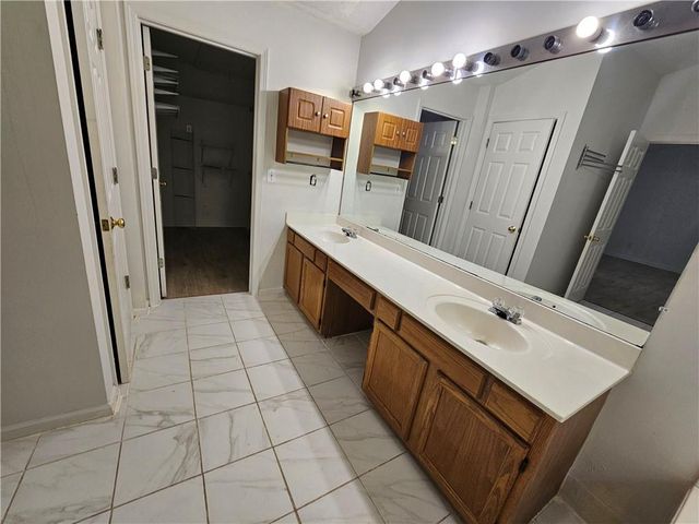 2260 Eagle Nest Bluff, Lawrenceville, GA 30044
